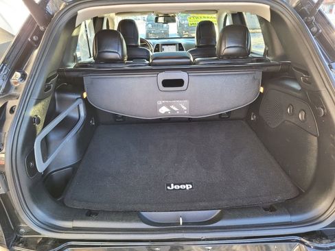 Used 2016 Jeep Cherokee Overland w/ Technology Group image 56