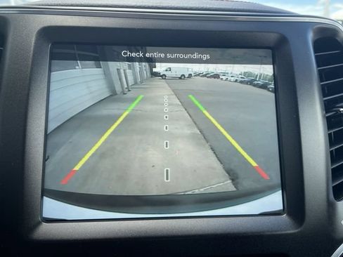 Used 2022 Jeep Cherokee Trailhawk w/ Premium Leather Package AWD/4WD image 17
