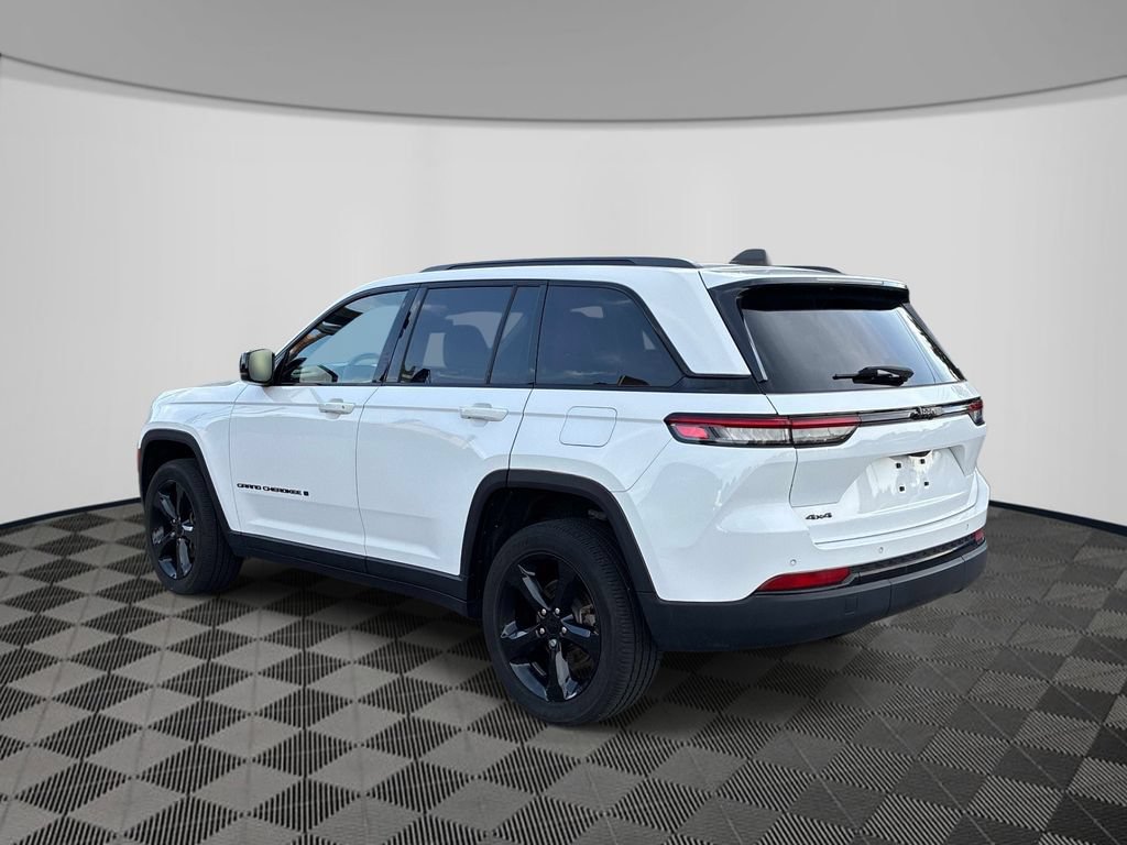 Used 2023 Jeep Grand Cherokee Altitude AWD/4WD image 5