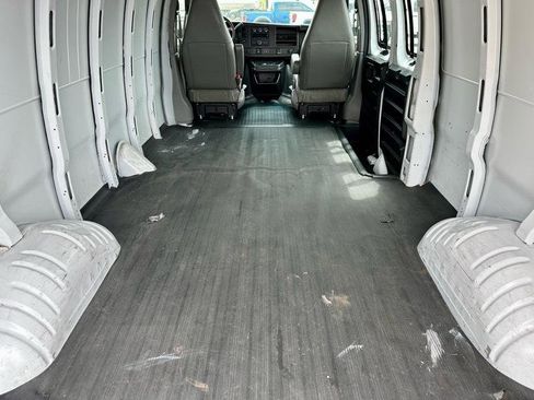 Used 2022 GMC Savana 2500 Extended w/ Driver Convenience Package RWD image 11
