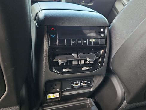 New 2026 Jeep Grand Cherokee L 4WD image 21