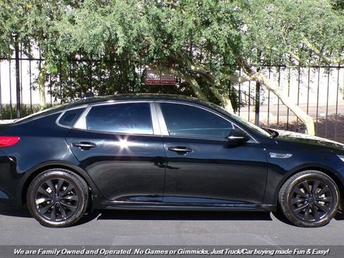 Used 2018 Kia Optima LX w/ 17" Alloy Wheels Package FWD image 5