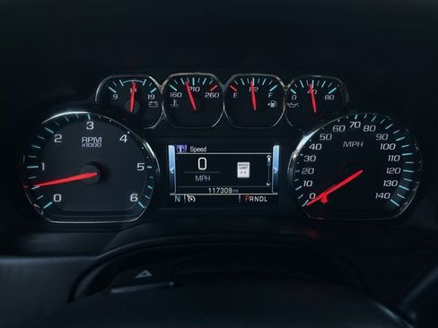 Used 2018 Chevrolet Suburban LT w/ Luxury Package image 12