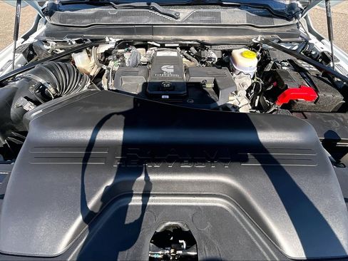 Used 2024 RAM 2500 Laramie AWD/4WD image 9