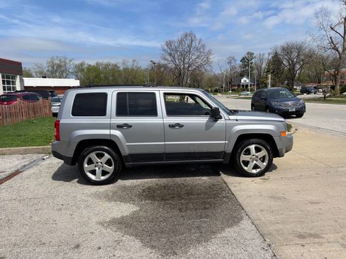 Used 2014 Jeep Patriot Sport image 16