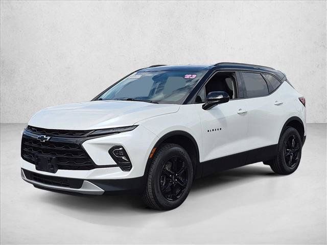 Used 2023 Chevrolet Blazer LT w/ Midnight/Sport Edition FWD image 4