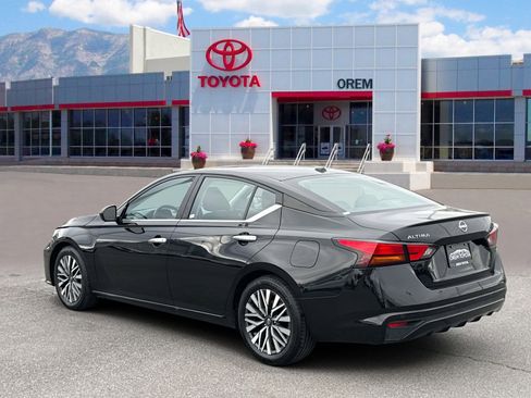 Used 2024 Nissan Altima 2.5 SV FWD image 4