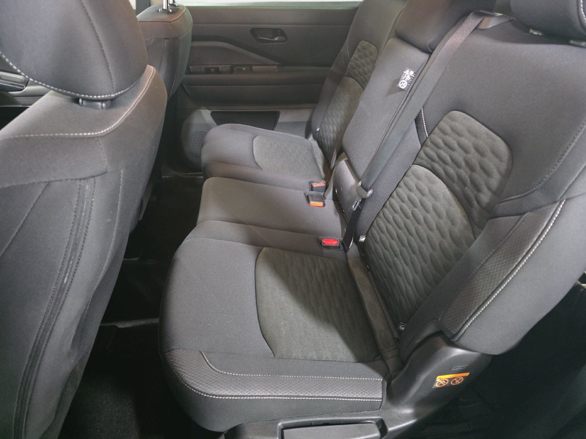 Used 2025 Nissan Pathfinder SV AWD/4WD image 14