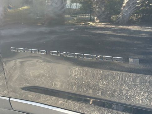 Used 2023 Jeep Grand Cherokee L Laredo image 10