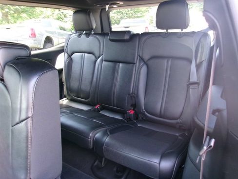 Certified 2024 Jeep Wagoneer Series II w/ Flexible Seating Group AWD/4WD image 12