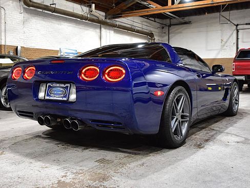 Used 2004 Chevrolet Corvette Coupe w/ Preferred Equipment Group RWD image 7