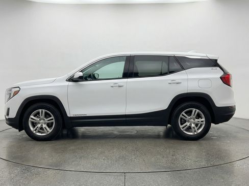 Used 2024 GMC Terrain SLE FWD image 5