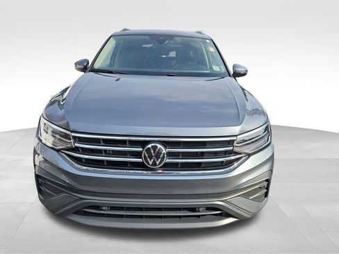 Used 2024 Volkswagen Tiguan SE image 2