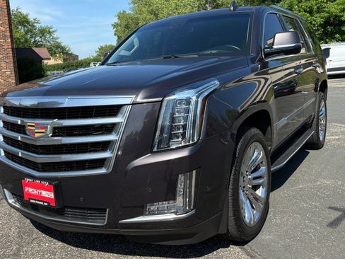 Used 2018 Cadillac Escalade Premium Luxury AWD/4WD image 15