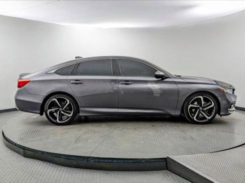 Used 2018 Honda Accord Sport image 9