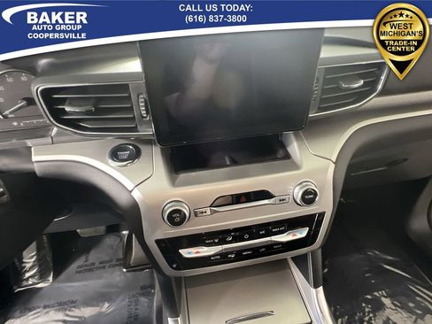 Used 2022 Ford Explorer XLT w/ Equipment Group 202A image 12