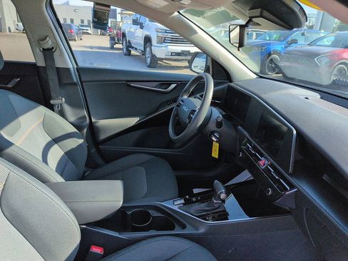 Certified 2025 Kia Niro LX image 7