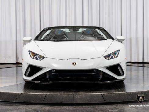 Used 2022 Lamborghini Huracan EVO image 4