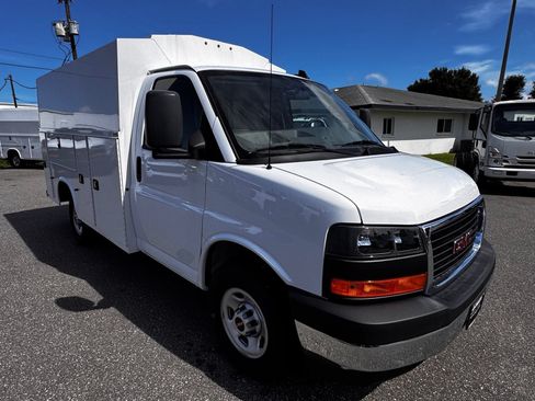 New 2025 GMC Savana 3500 w/ Power Convenience Package RWD image 3