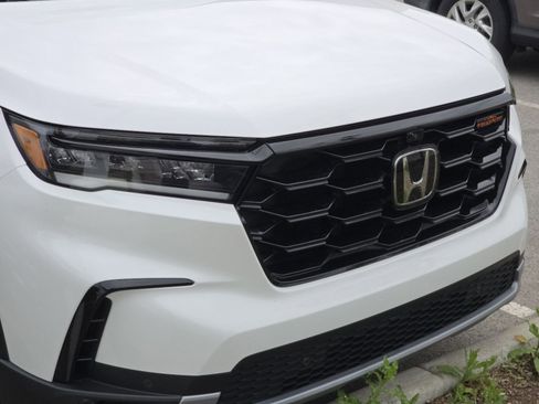 Certified 2023 Honda Pilot TrailSport image 3