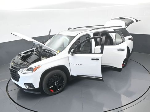 Used 2021 Chevrolet Traverse Premier w/ Redline Edition image 57