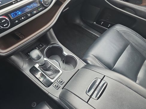 Used 2018 Toyota Highlander XLE image 23