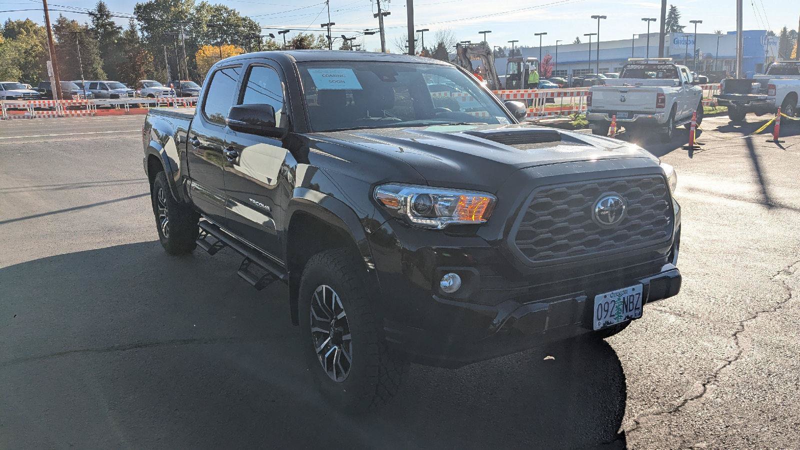 Used 2021 Toyota Tacoma TRD Sport w/ TRD Premium Sport Package AWD/4WD image 4