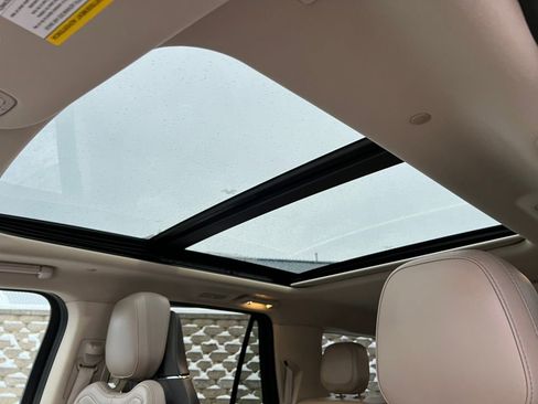 Used 2024 Lincoln Navigator L Reserve w/ Monochromatic Package image 9