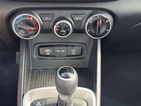 Certified 2025 Hyundai Venue SE image 26