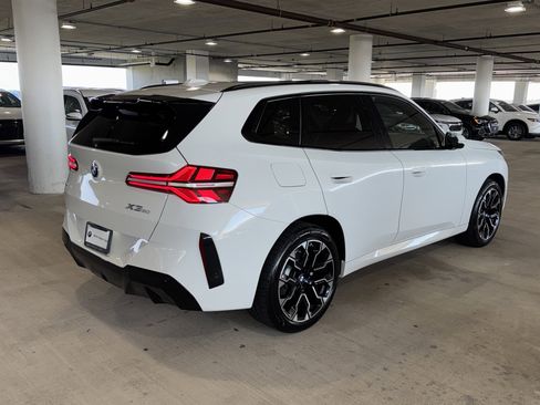 Certified 2025 BMW X3 xDrive30i w/ M Sport Package image 8