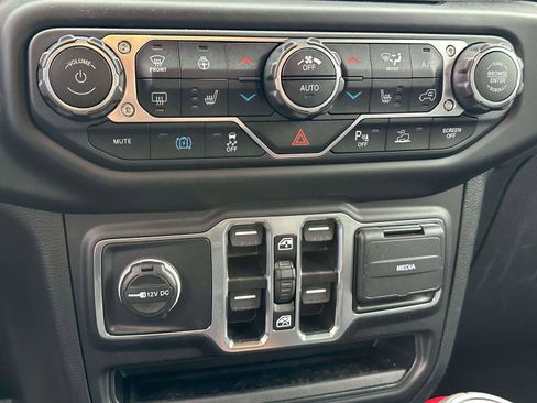 Used 2023 Jeep Wrangler Unlimited Sahara w/ Cold Weather Group image 26