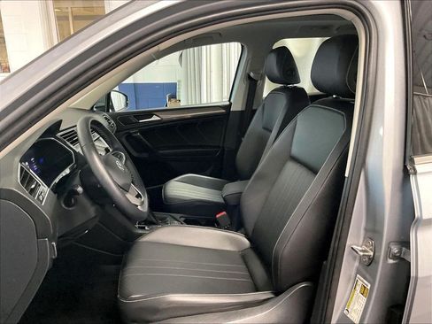Used 2023 Volkswagen Tiguan SE AWD/4WD image 10