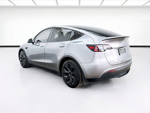 Used 2024 Tesla Model Y Long Range AWD/4WD image 6