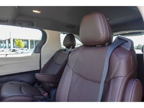 Certified 2024 Toyota Sienna Platinum FWD image 21