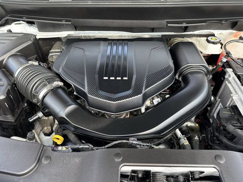 Used 2026 Chevrolet Traverse LT FWD image 17