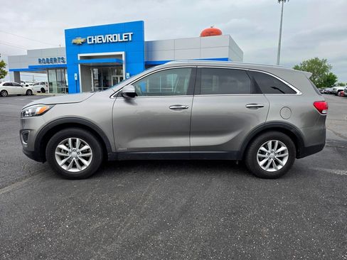 Used 2016 Kia Sorento AWD w/ LX Convenience Package image 3