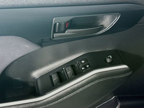 Used 2024 Toyota Highlander LE image 24