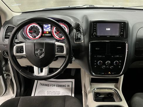 Used 2016 Dodge Grand Caravan SXT w/ Rear Park Assist Package image 11