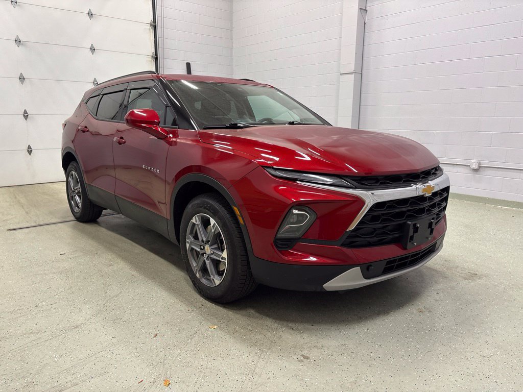 Used 2025 Chevrolet Blazer LT w/ Convenience Package AWD/4WD image 2