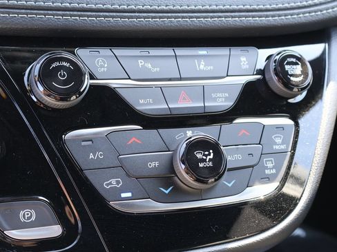 New 2027 Chrysler Pacifica Select FWD image 35