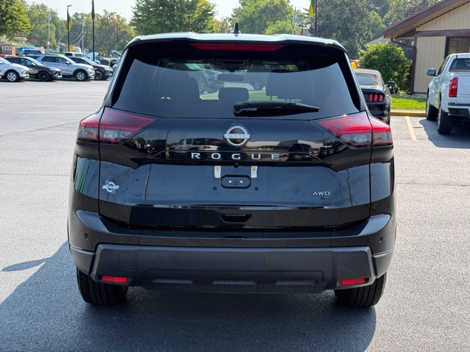 Used 2024 Nissan Rogue S AWD/4WD image 7