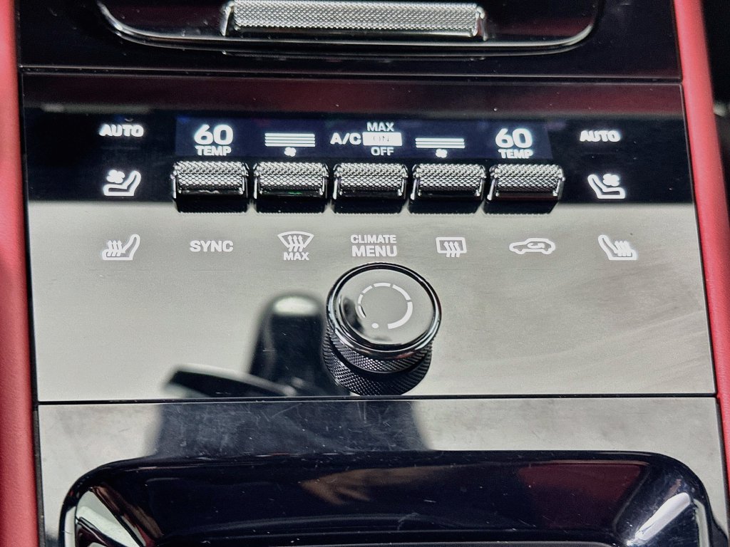 Certified 2025 Porsche Cayenne AWD/4WD image 18