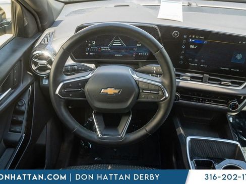 Used 2025 Chevrolet Equinox LT FWD image 5