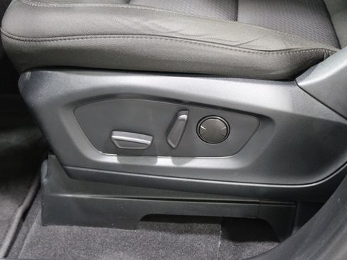 Used 2023 Ford Explorer XLT AWD/4WD image 4