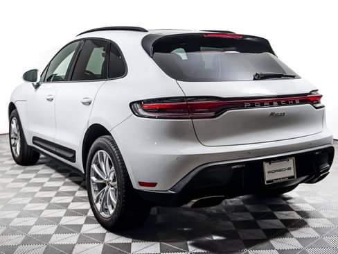 Certified 2023 Porsche Macan AWD/4WD image 3