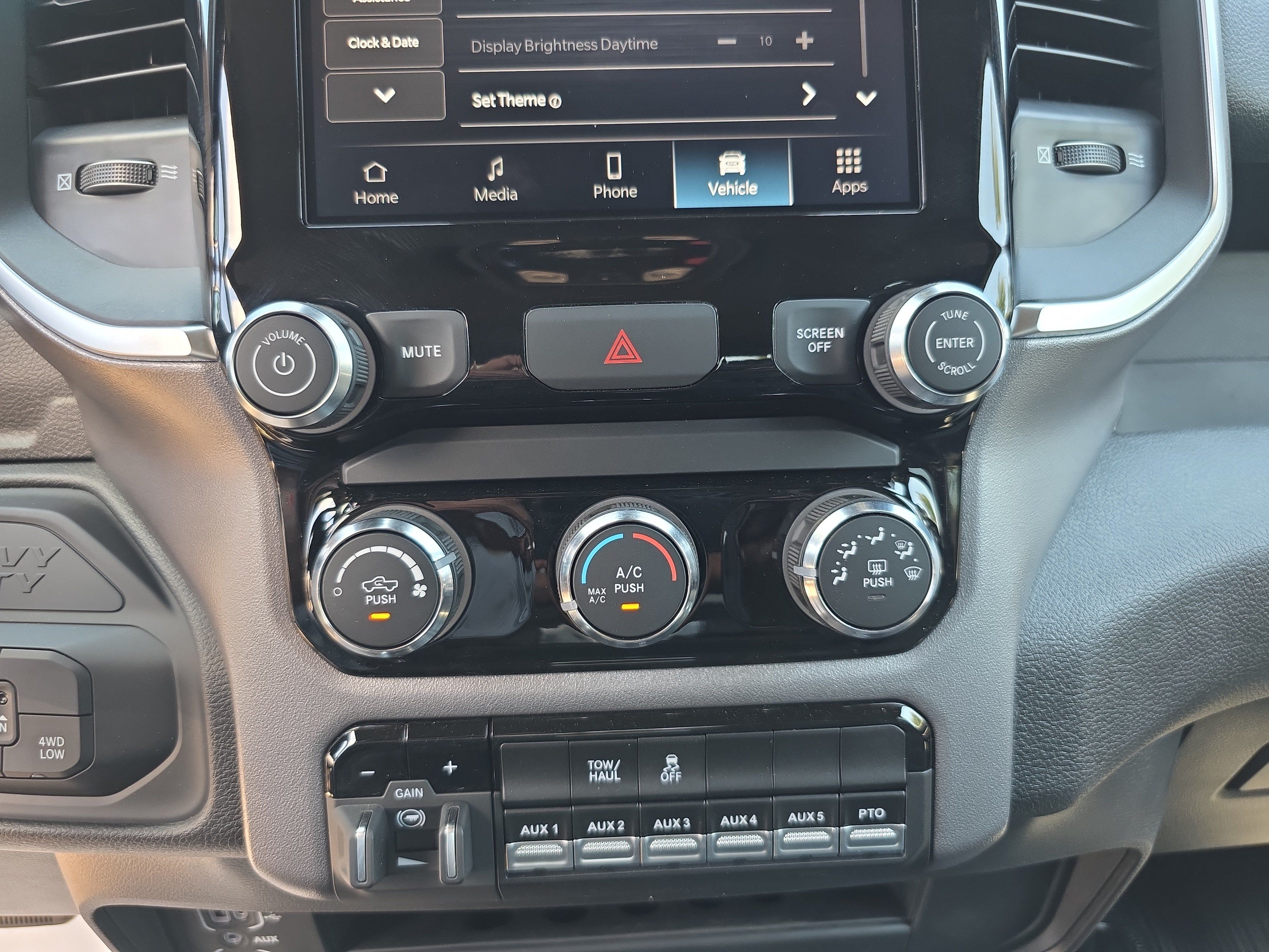 Used 2025 RAM 3500 Big Horn AWD/4WD image 28
