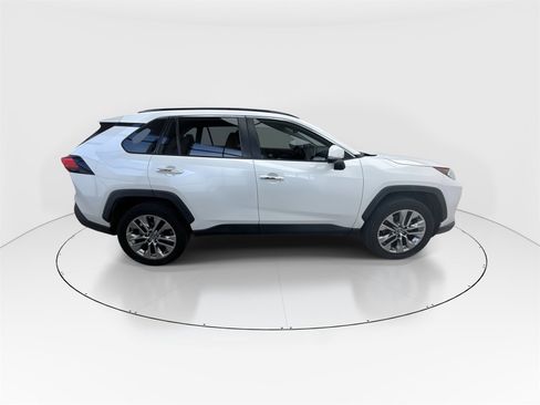 Used 2019 Toyota RAV4 Limited image 9