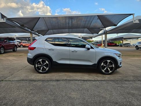 Used 2020 Volvo XC40 T5 Momentum AWD/4WD image 4