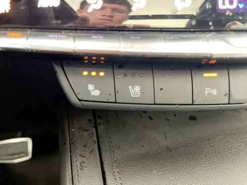 Used 2025 Cadillac XT4 Sport FWD image 21