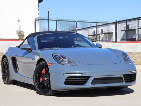 Used 2017 Porsche 718 Boxster S image 3